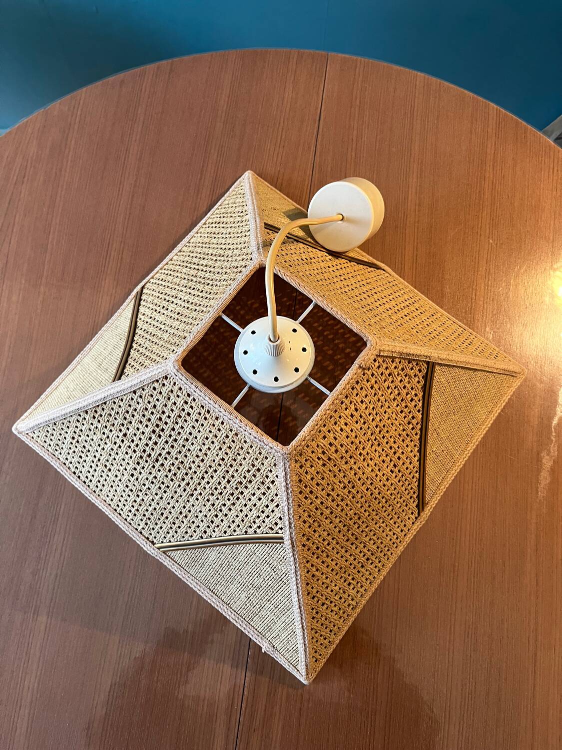 Suspension in wicker fabric canework