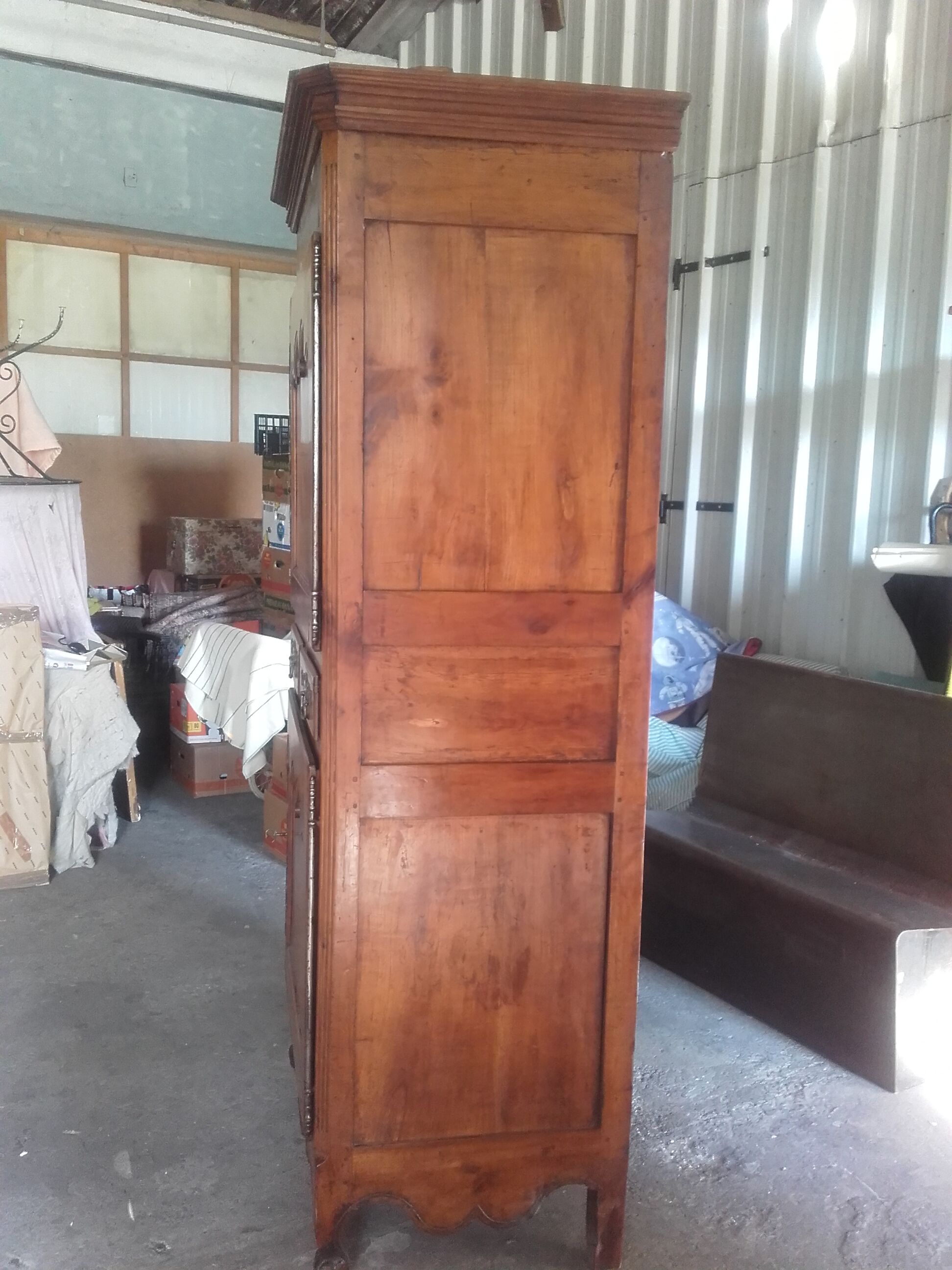 Wardrobe in 18th century walnut