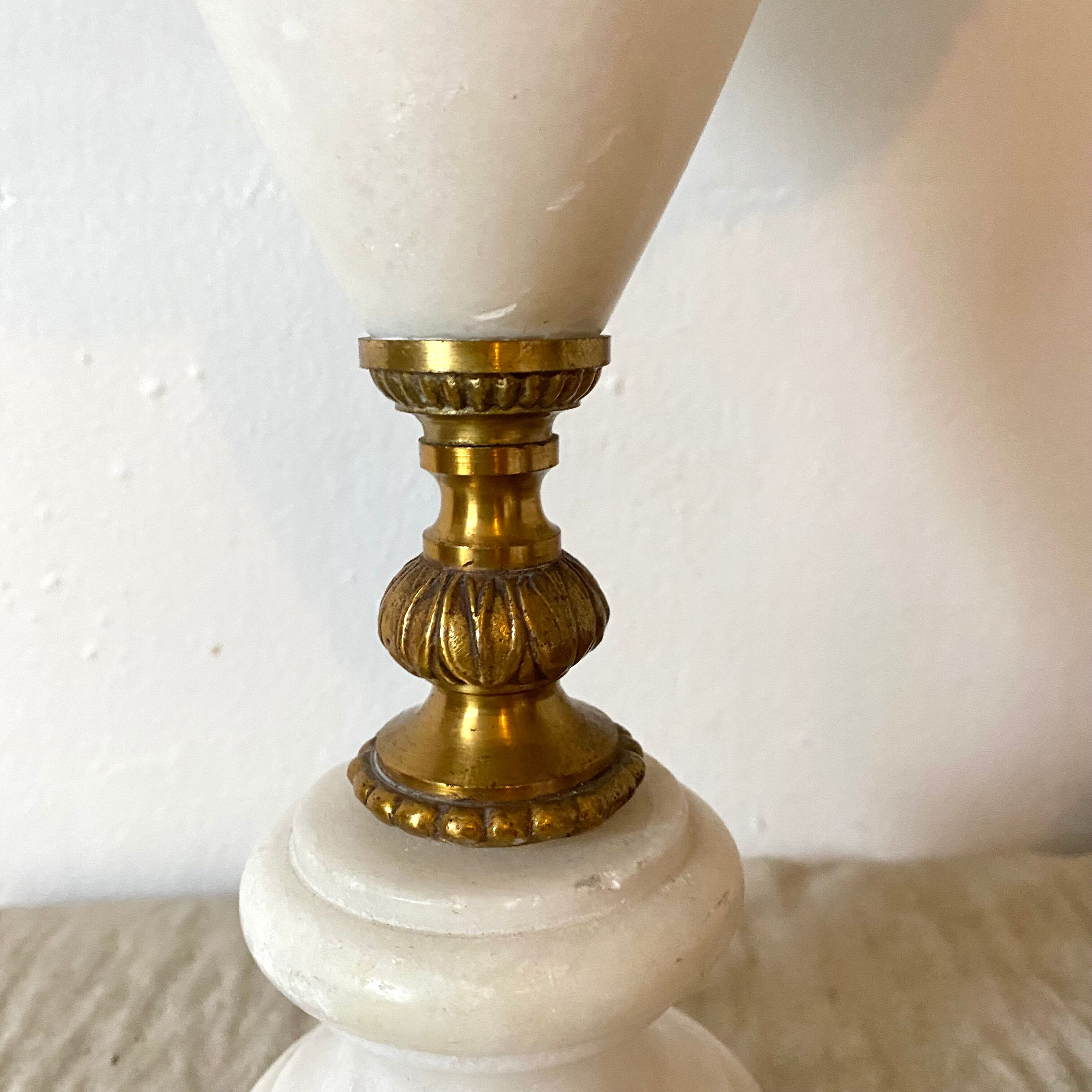 Antique lamp in albaster and brass