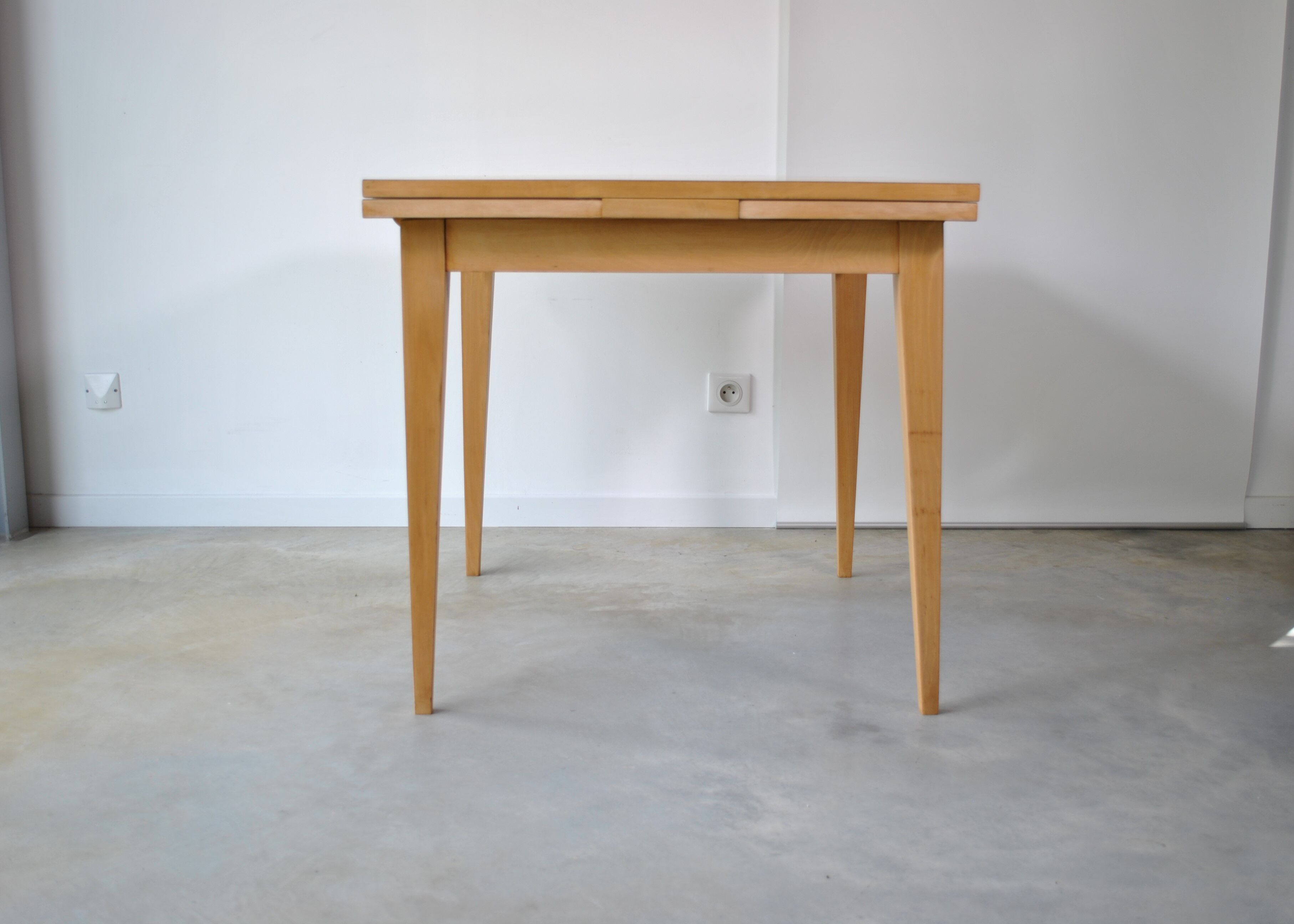 Extensible table 1970