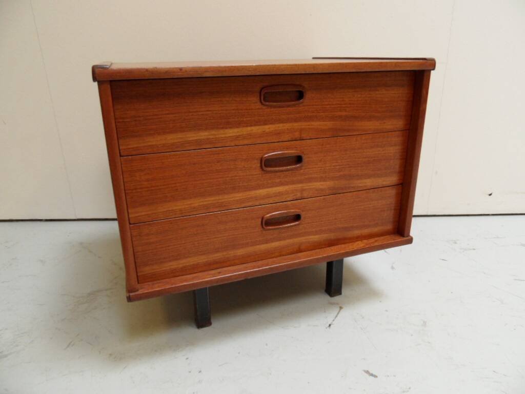 Mid Century teakwood chest of drawers