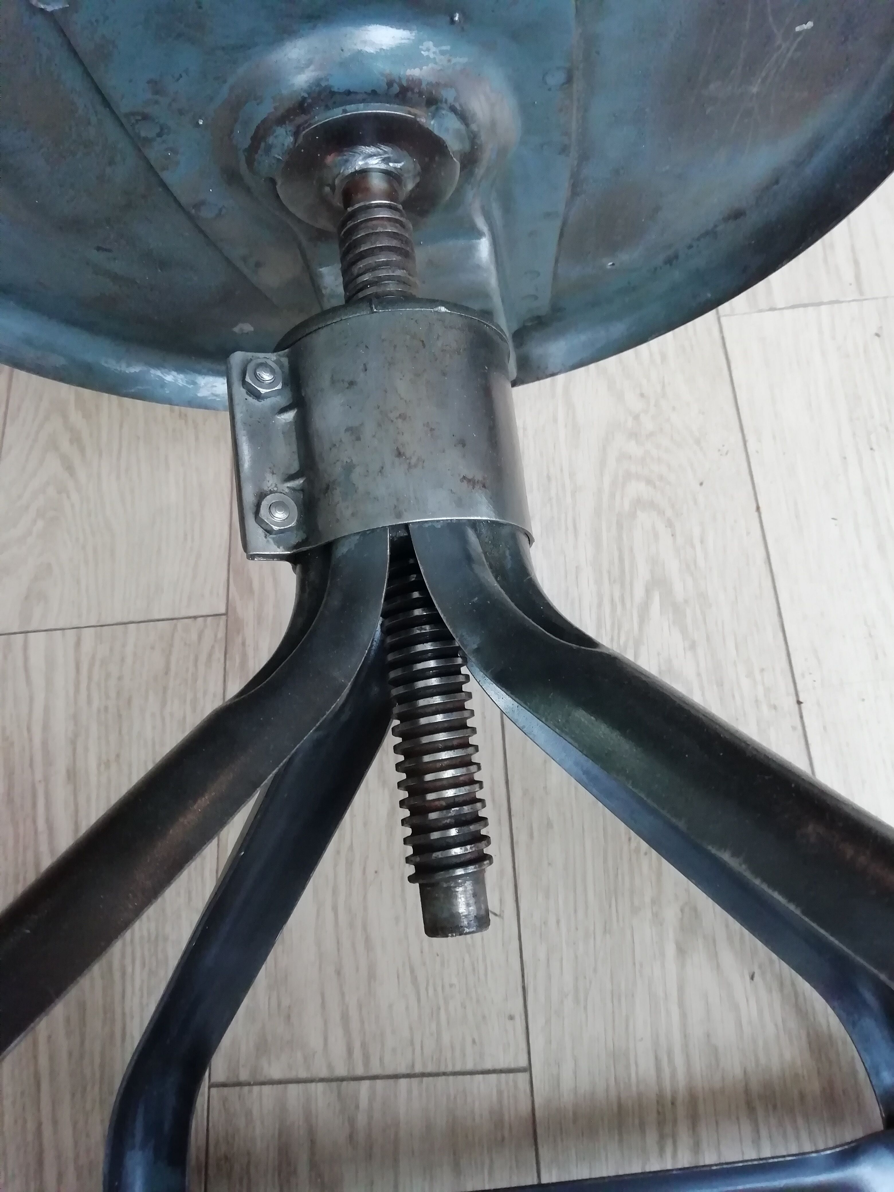 Chaise Nicolle "queue de baleine"
