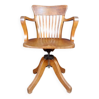 Attractive American office chair with oak system