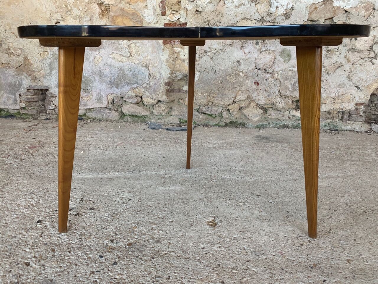 Coffe table vintage bean-shaped in formica, tripod foot, circa 1960s
