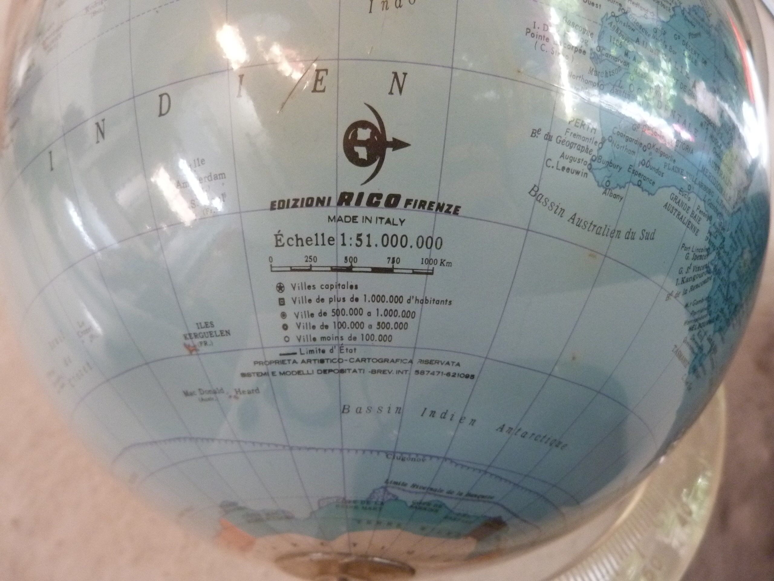 Globe terrestre lumineux