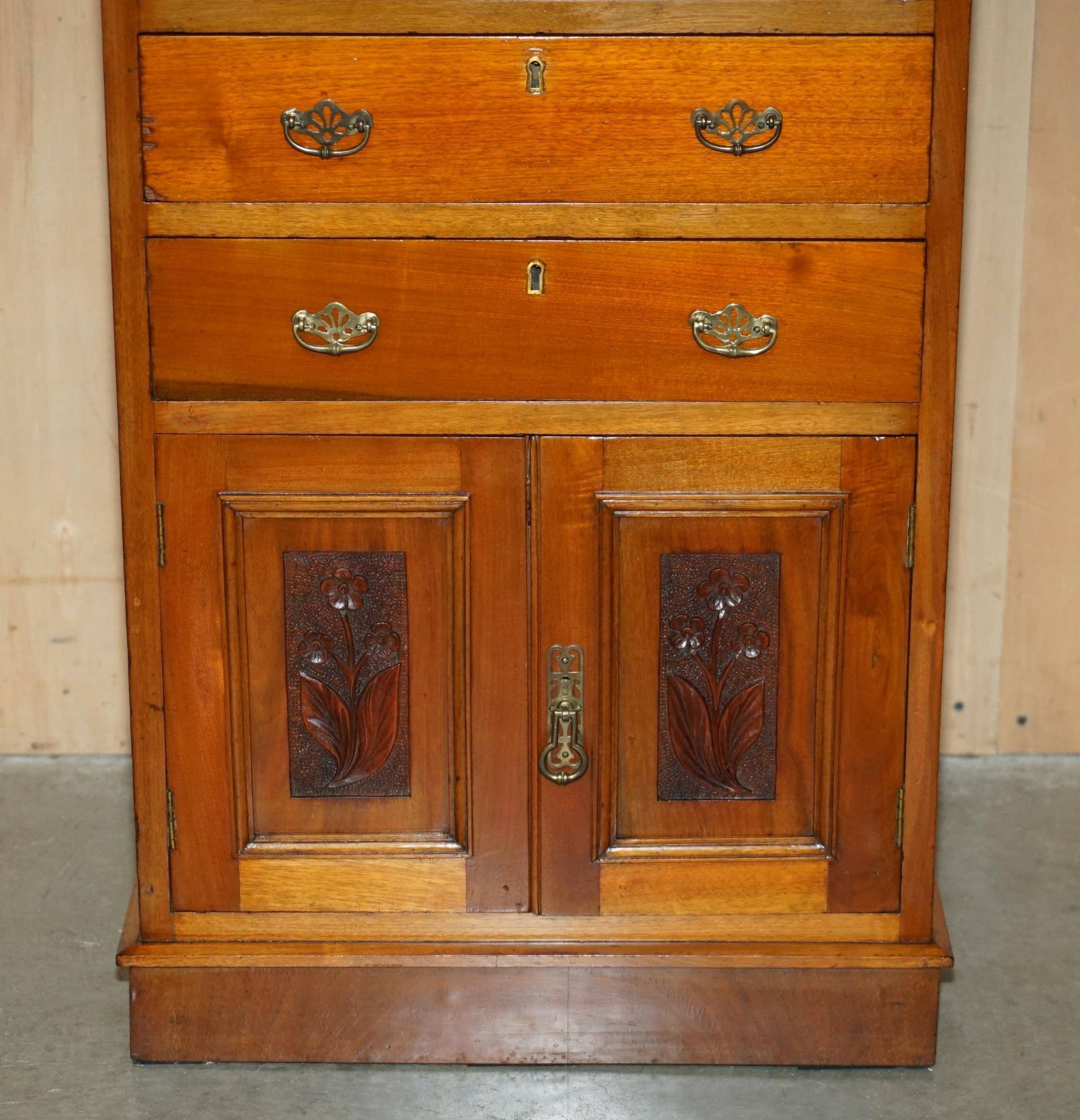Commode haute victorienne en noyer avec galerie bronzée