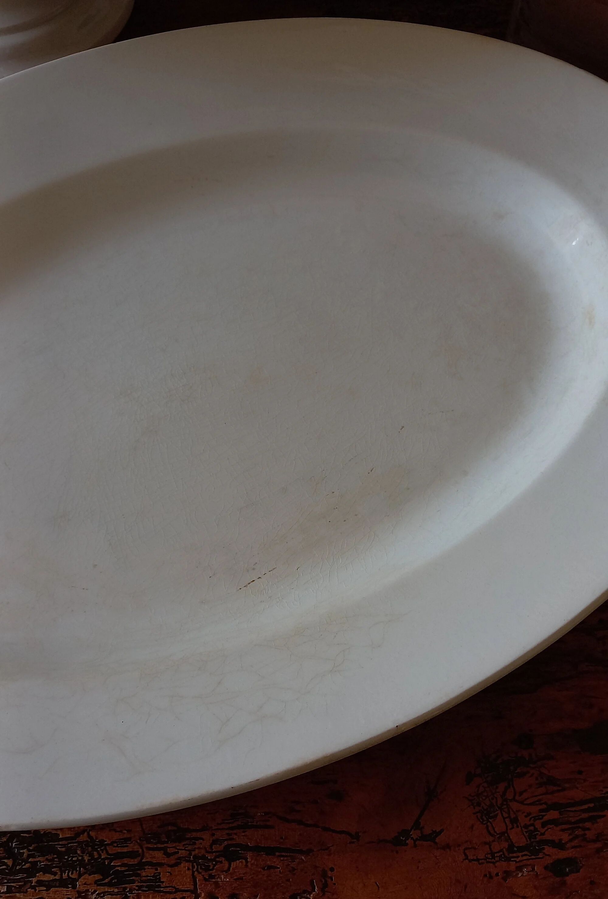 Très grand plat ovale en porcelaine opaque de Lunéville 1880-1900