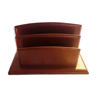 Le tanneur mail holder in burgundy leather