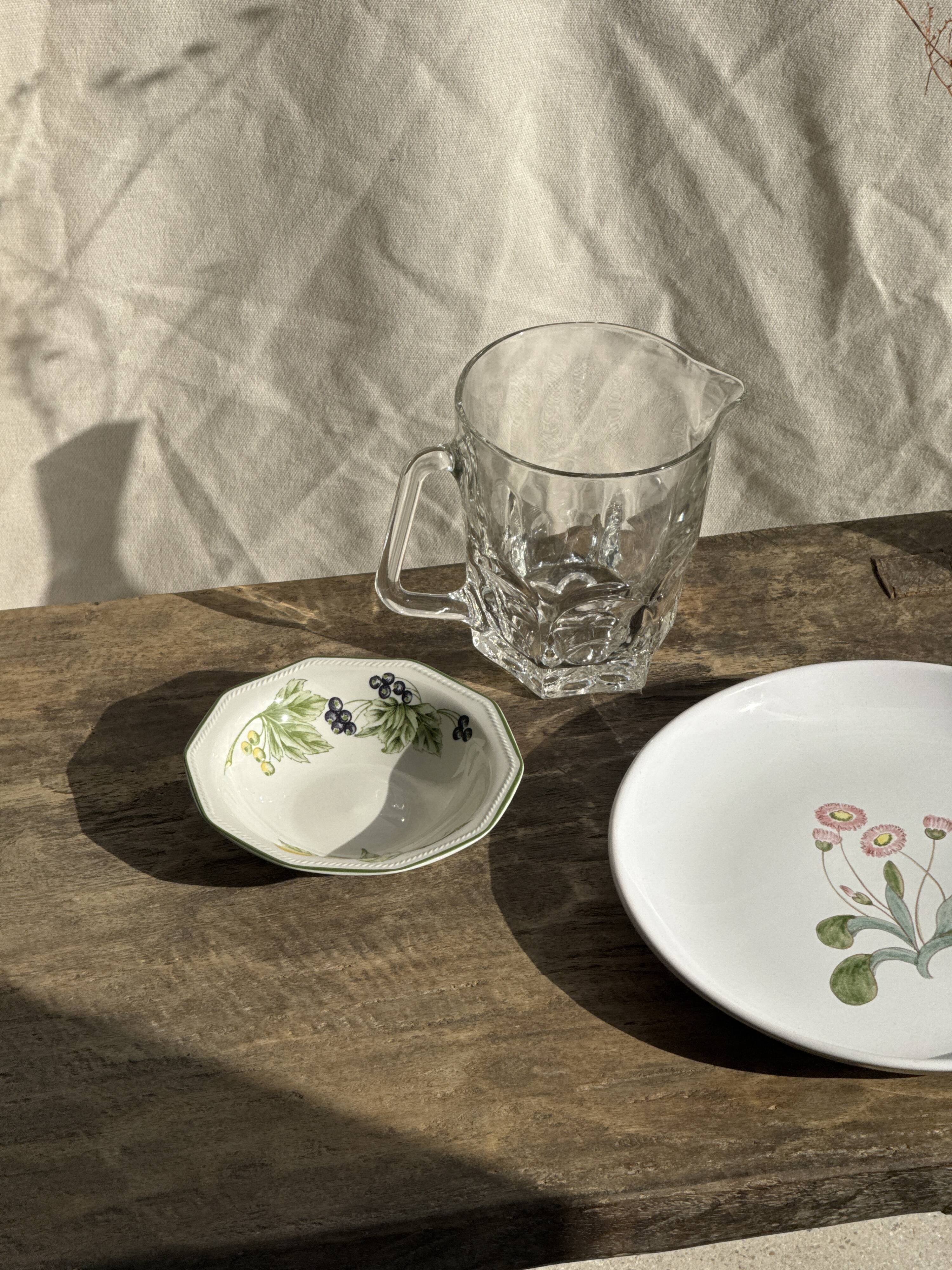 Large glass water jug with handle, hexagonal base, H15 D20.