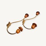 Paire de patères anciennes en bois et métal