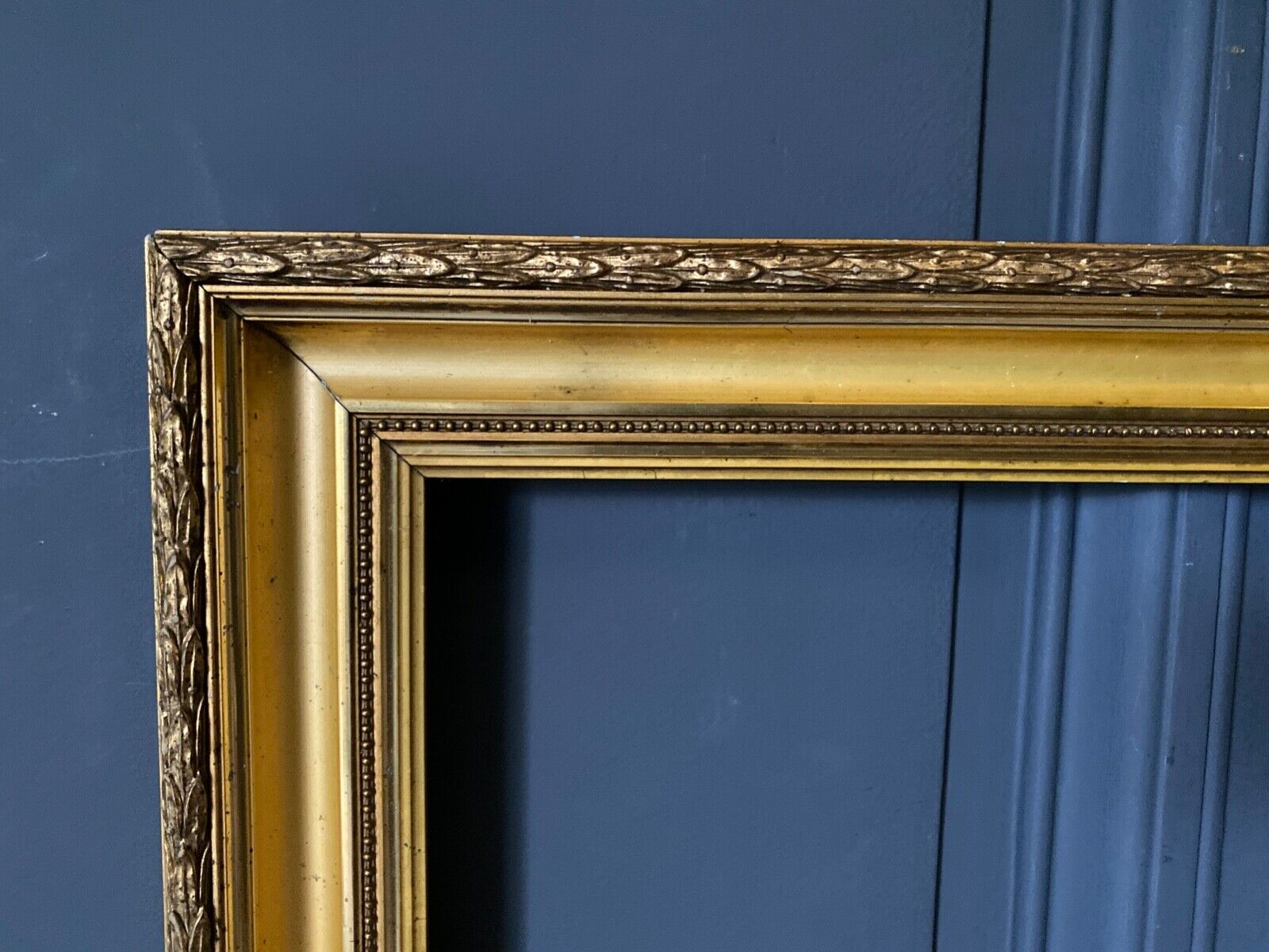 Gild frame nineteenth stucco decor of rinceaux