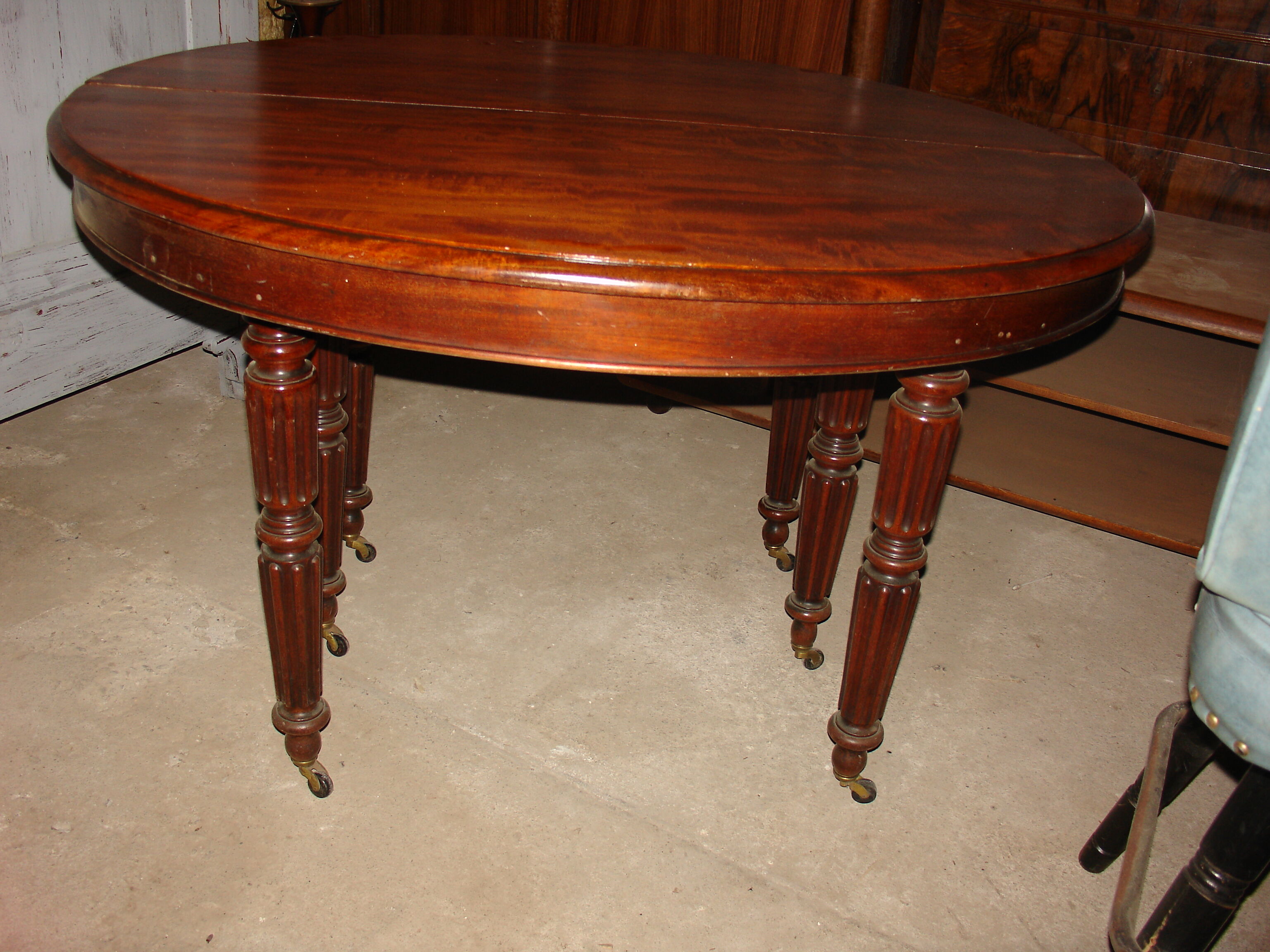 Table 6 pieds à bandeau époque Louis Philippe en acajou de cuba