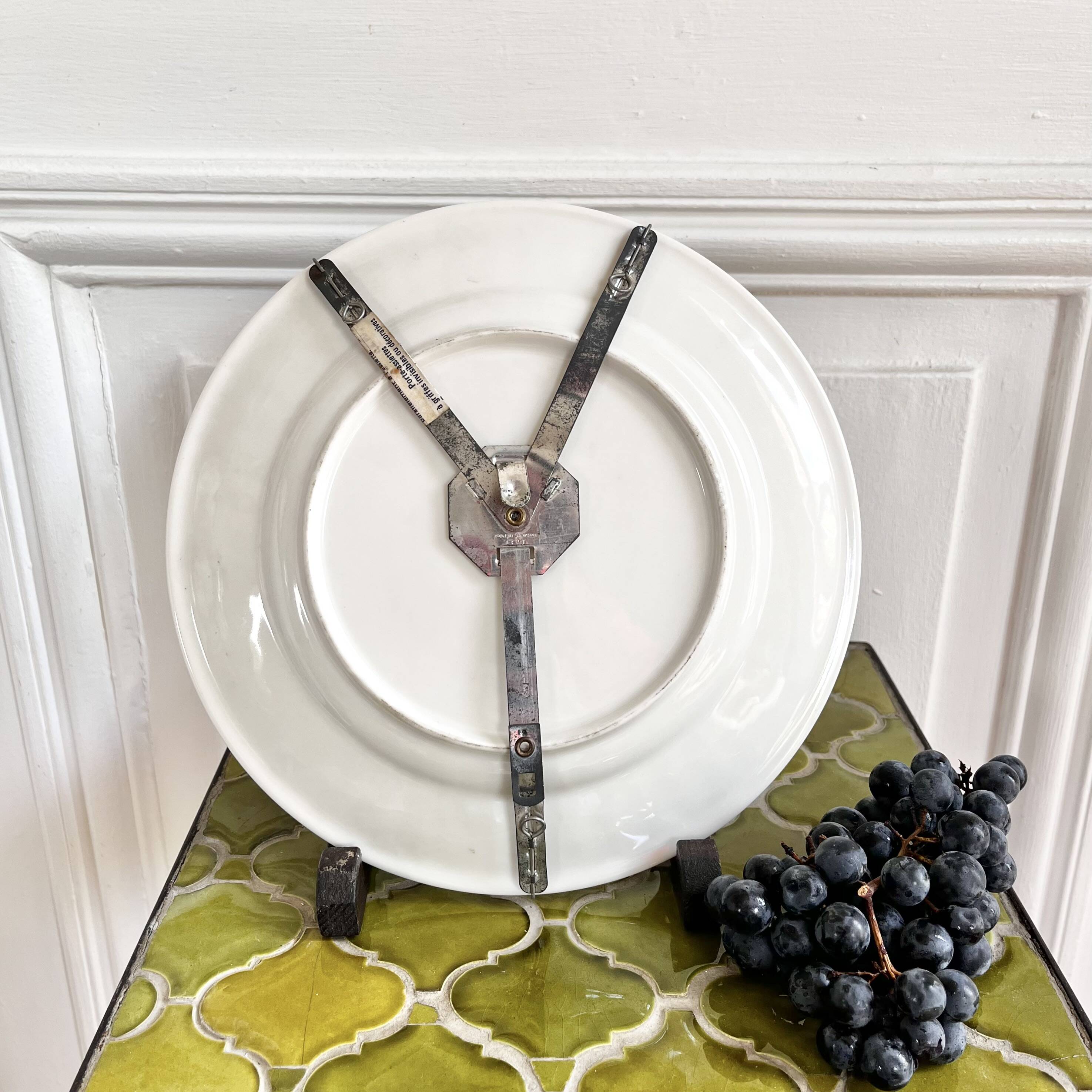 Vintage decorative plate and wall mount