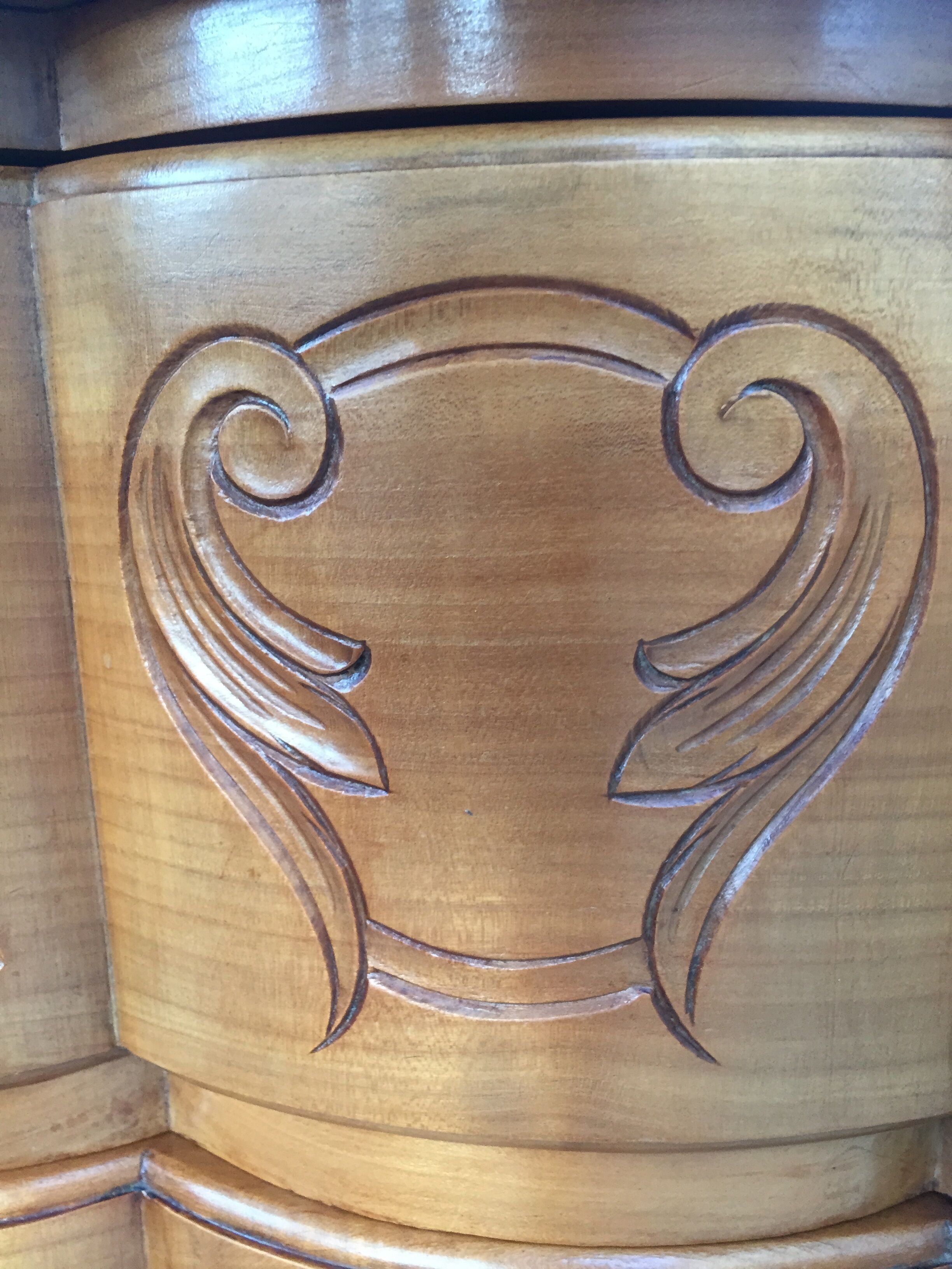 Commode arbalète