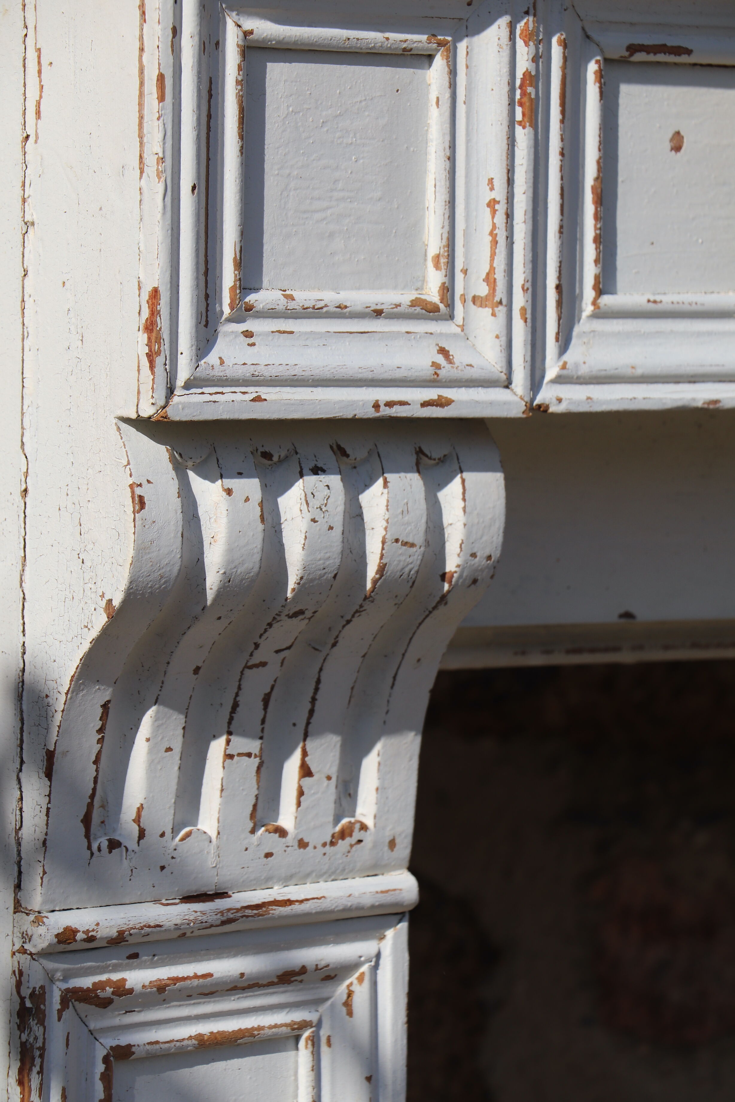 Wooden chimney, Directoire style