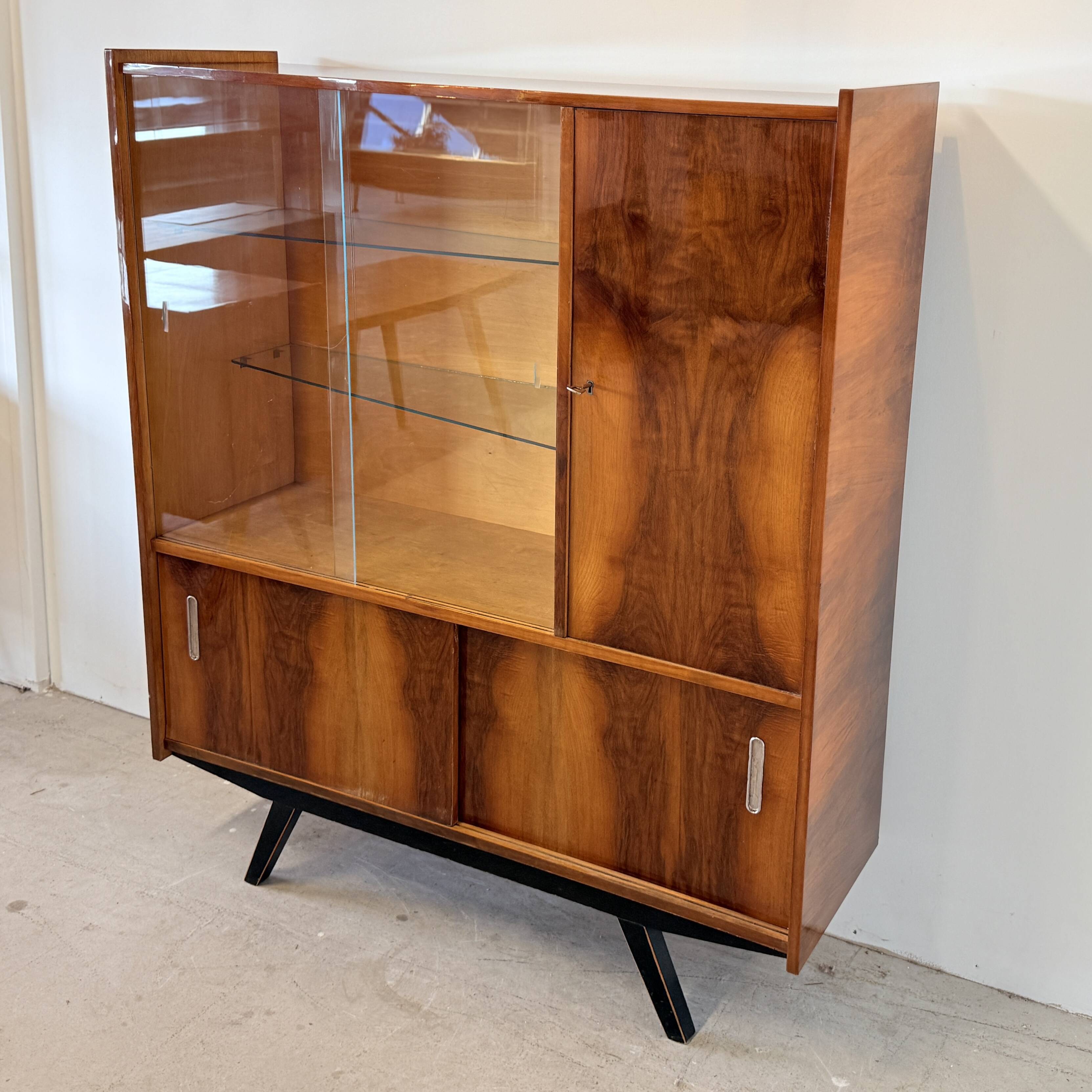 Playful high-gloss highboard with display cabinet