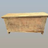 Magnifique coffre de mariage ancien en bois sculpté