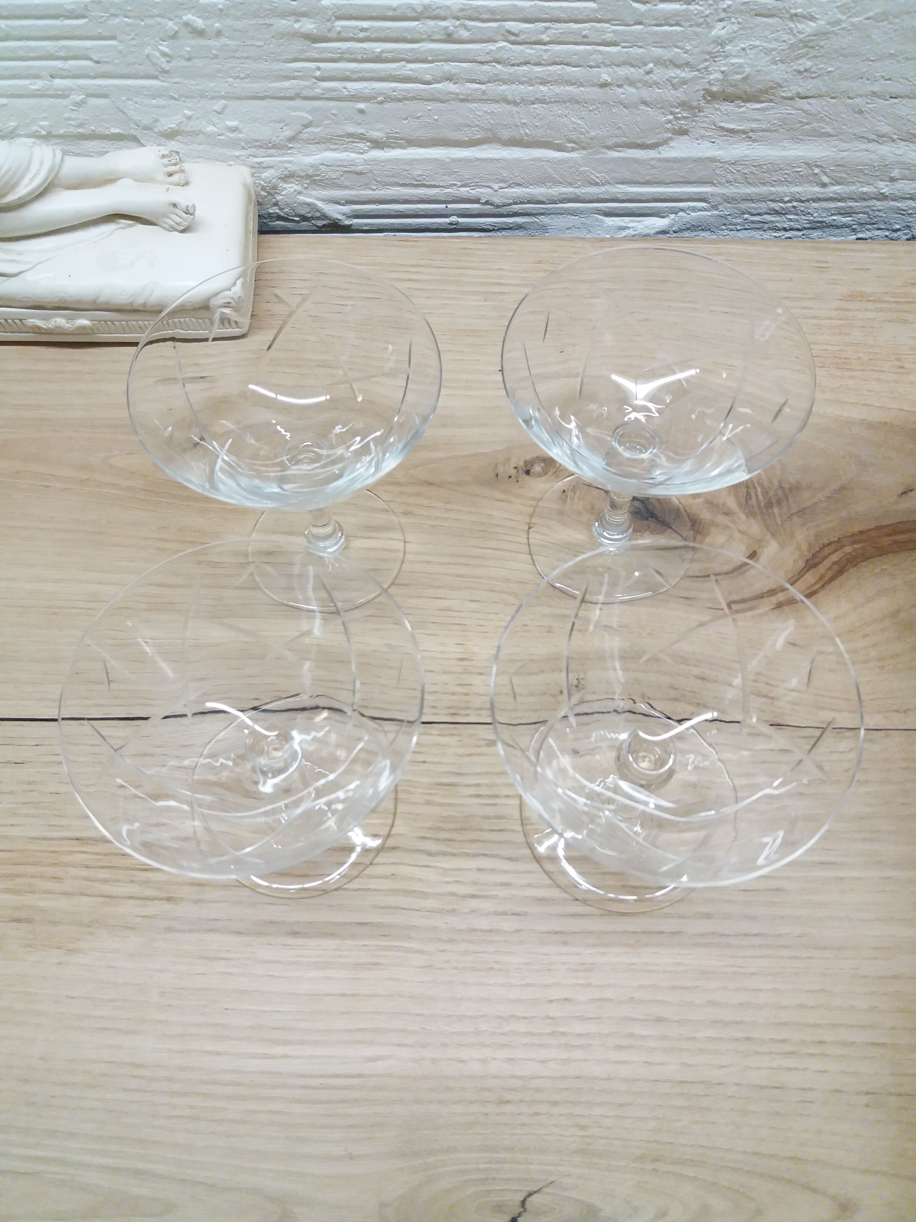 Set 4 glasses of champagne crystal chiseled