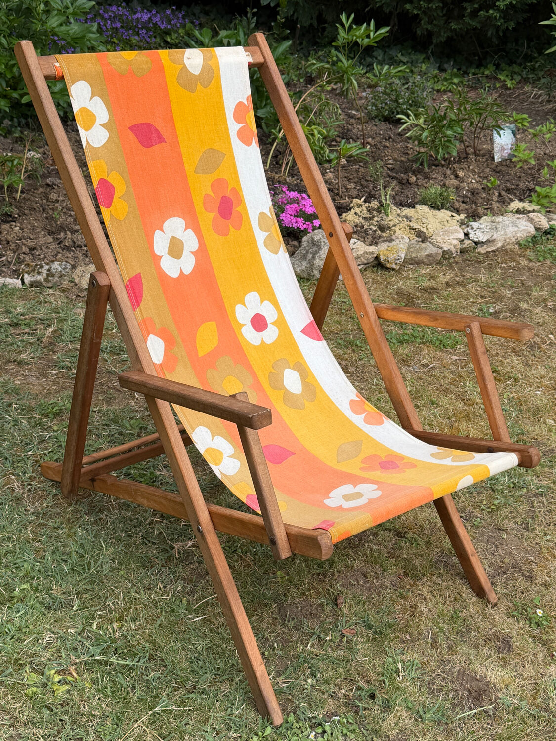 Vintage "Flower Power" Deckchair – 1970s Floral Fabric