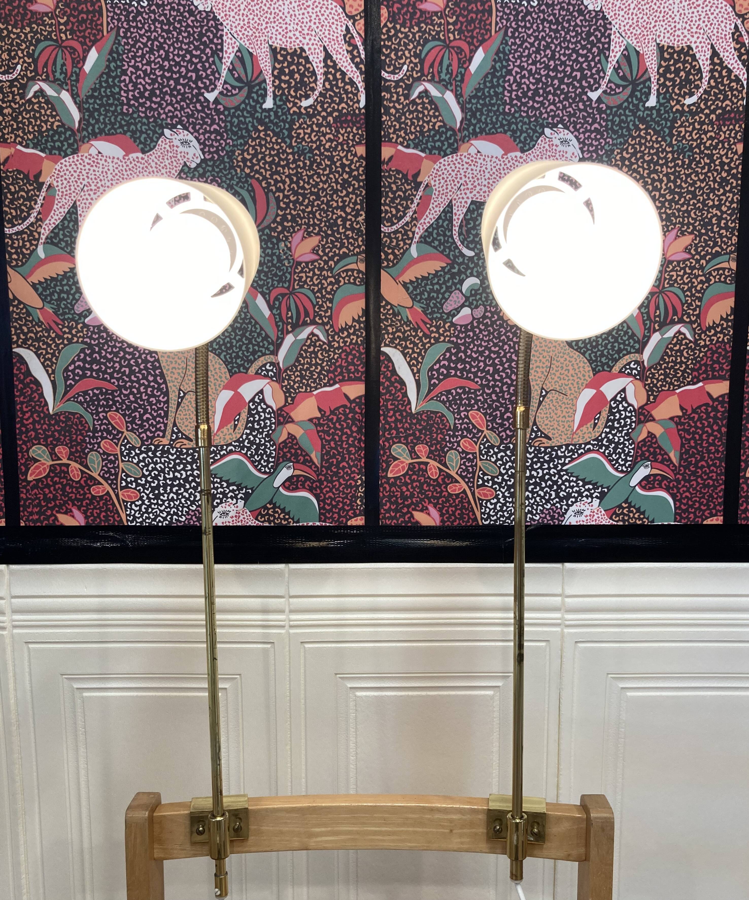 Paire de grandes lampes modulables industrielles 1950.