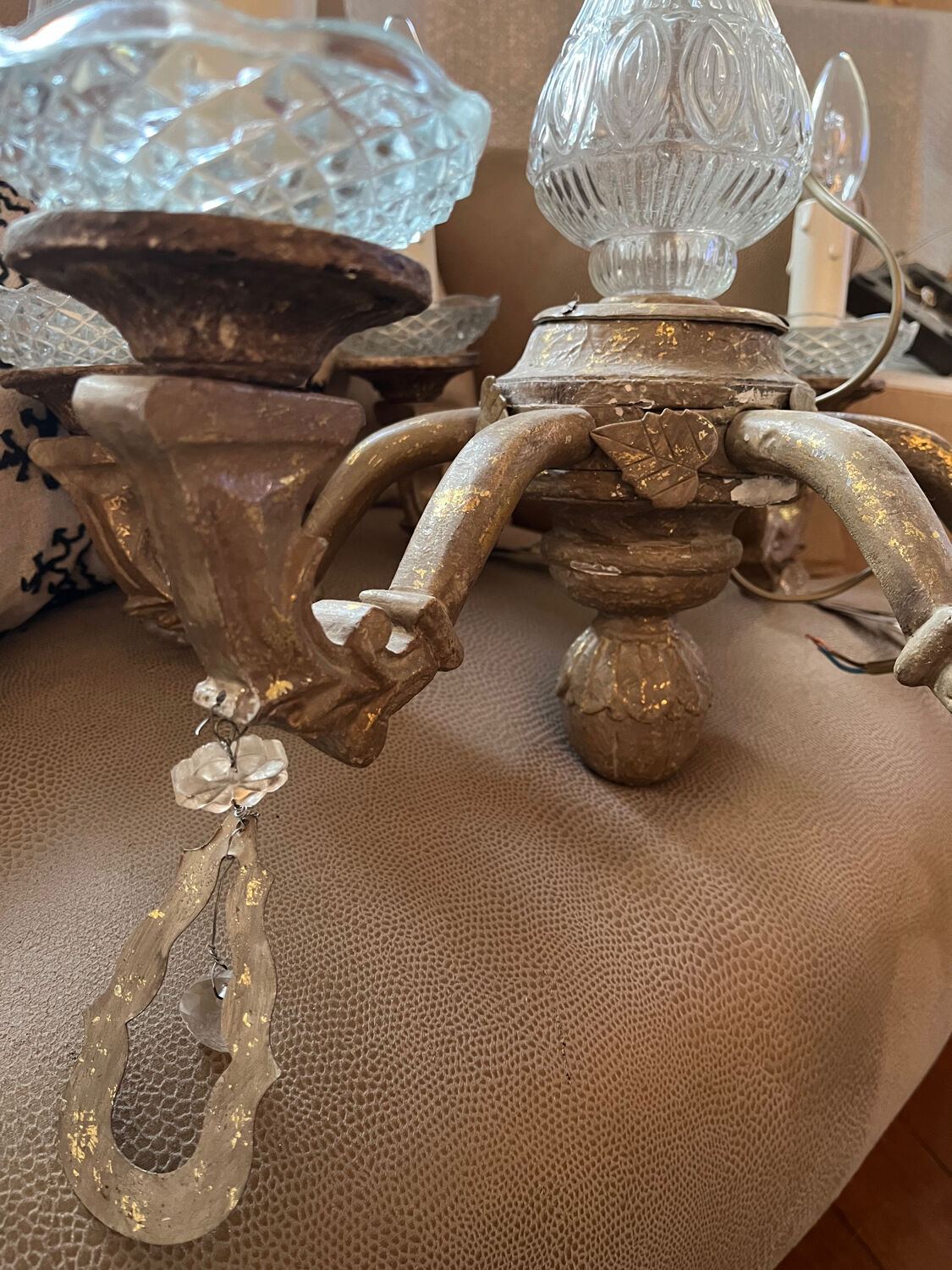 Lustre with patina, pendants and candle holders