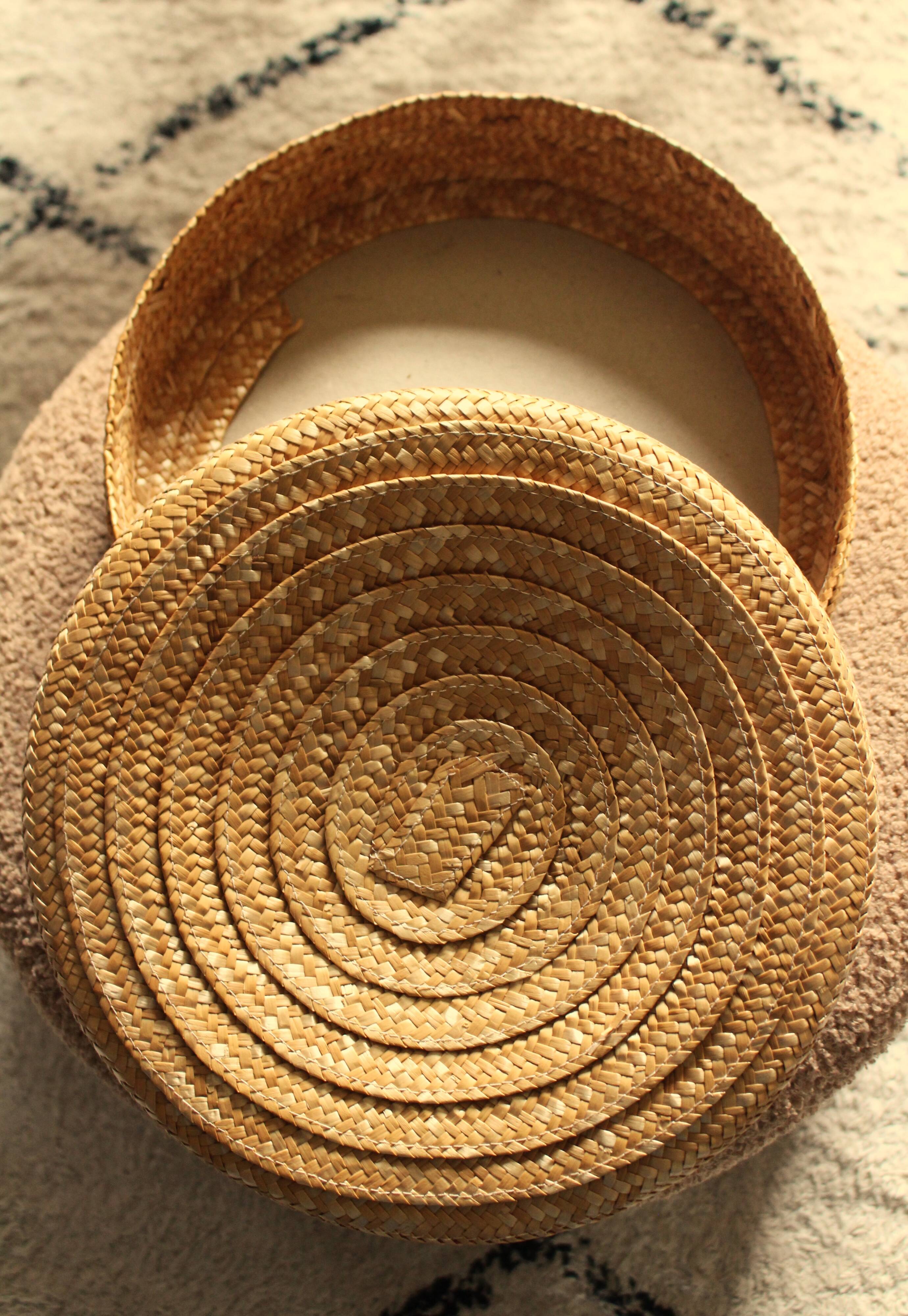 Basket with lid, wicker, flexible basketry