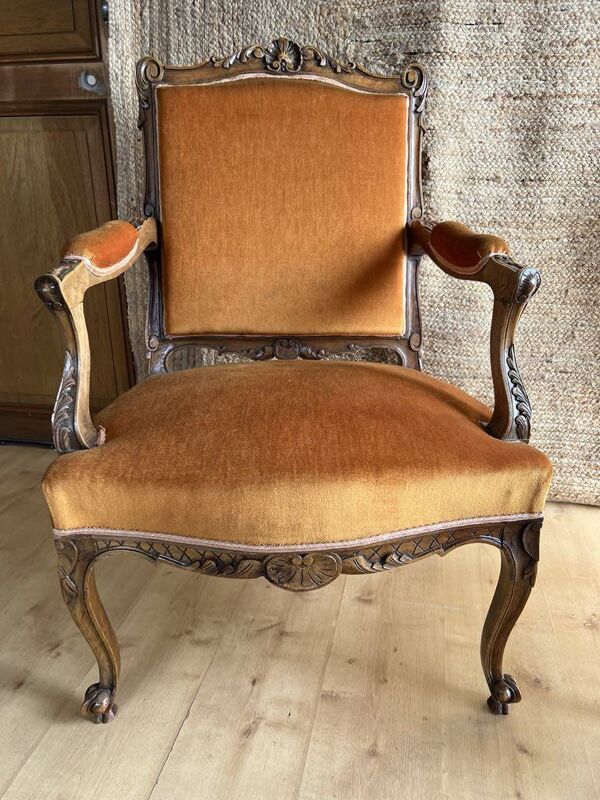 Paire de fauteuils cabriolets