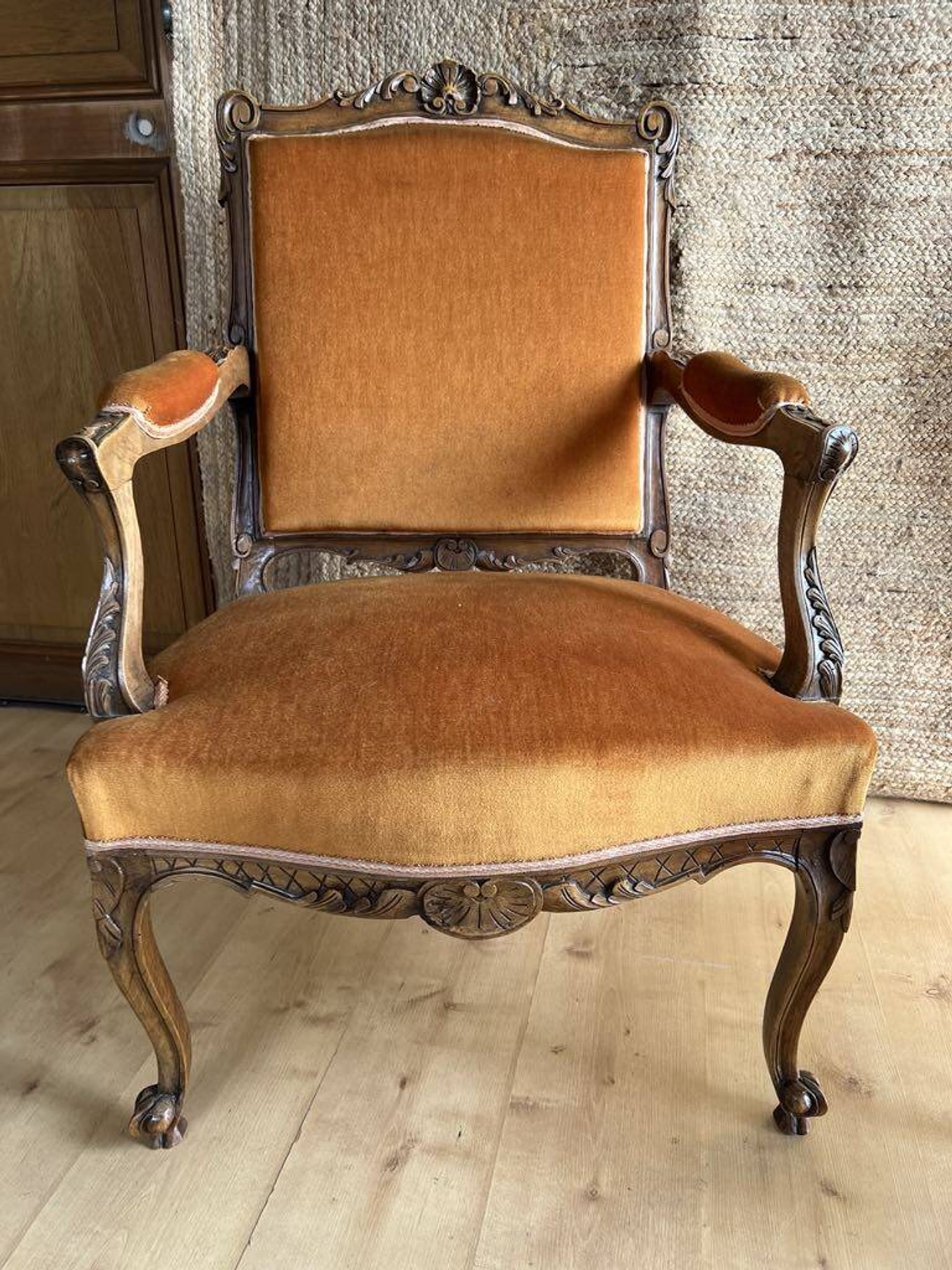 Paire de fauteuils cabriolets