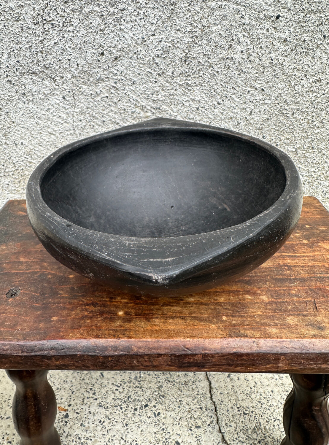 Ancient bowl, Colombian ceramic pottery La Chamba.