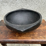 Ancient bowl, Colombian ceramic pottery La Chamba.