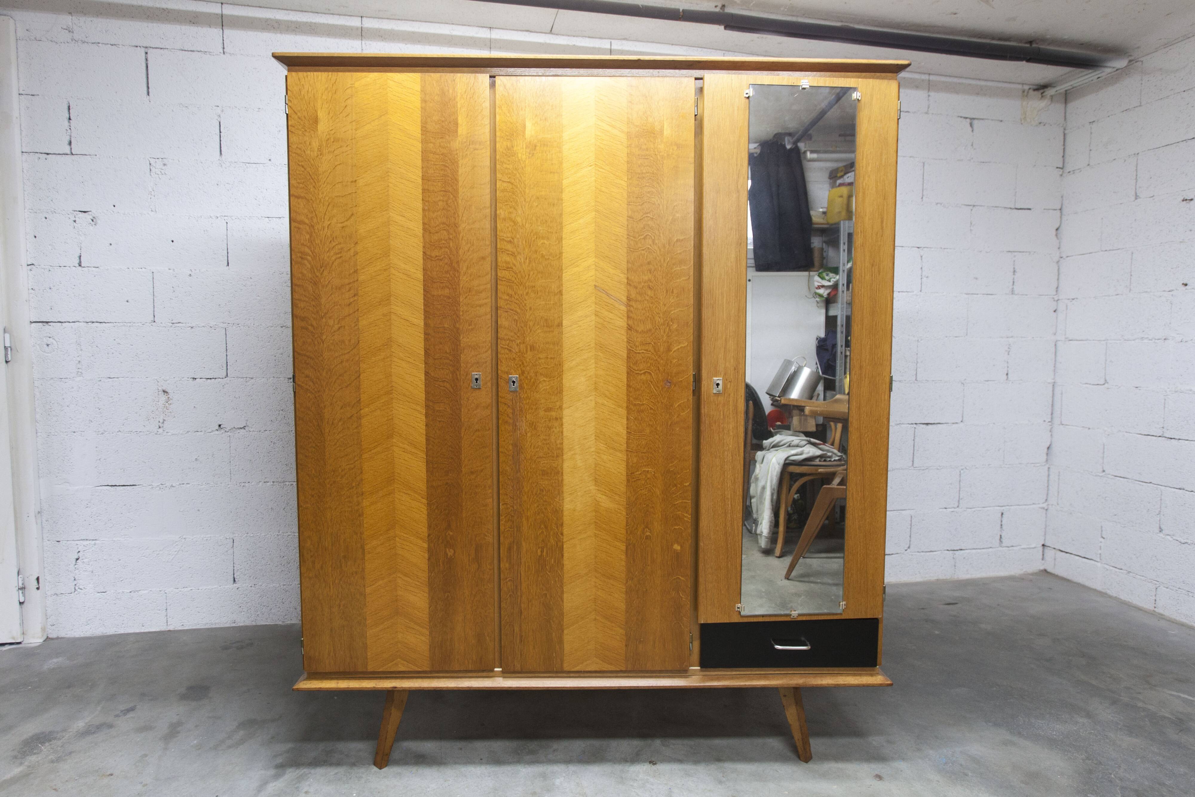 French wardrobe with tapered legs, 3 doors, 1 mirror (27*130), and 1 drawer.