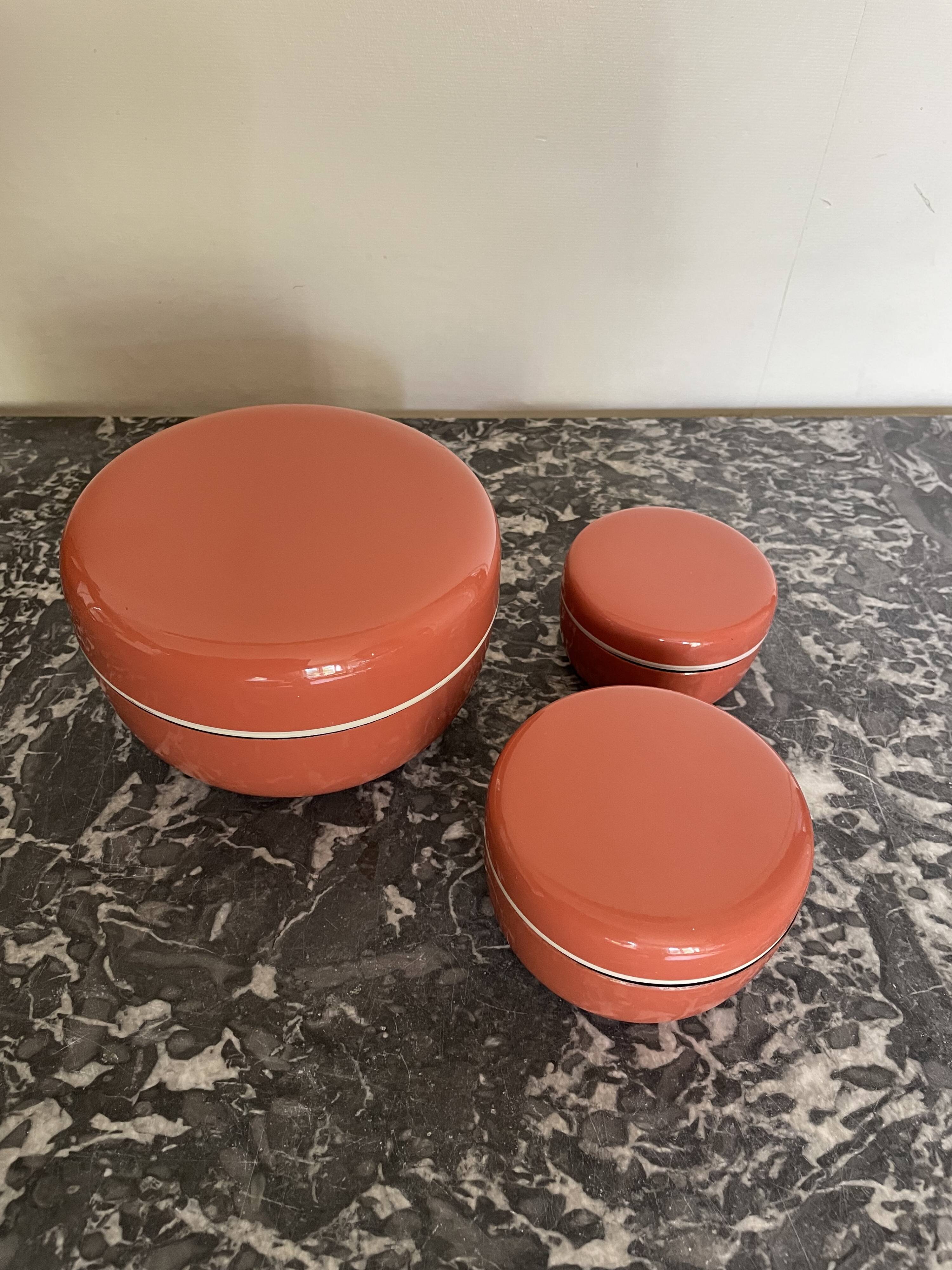Pull-out boxes in bakelite lacquered 70s