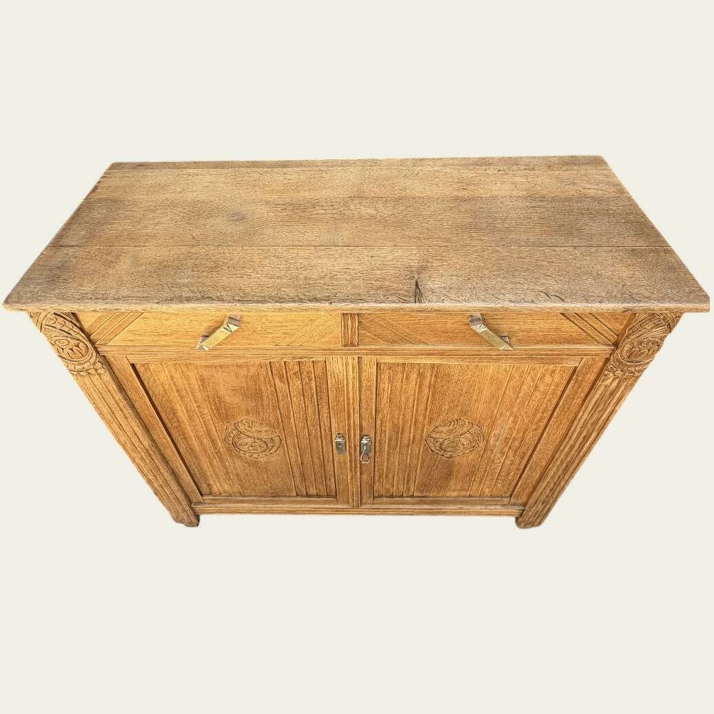 Art Deco buffet in raw and solid oak, 1935.