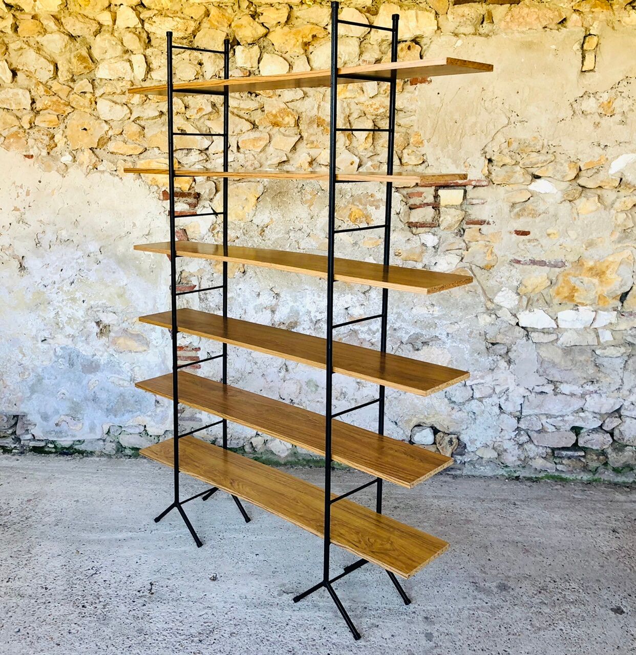 Wall system has 6 Scandinavian modular shelves