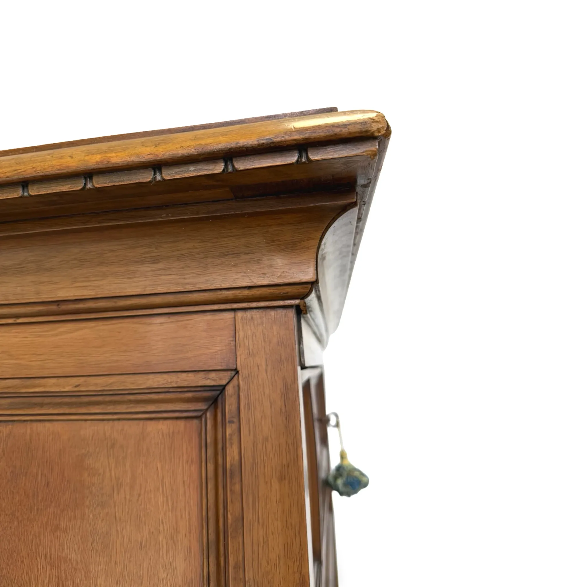 Elegant antique Italian chest of drawers, dating from the 20th century