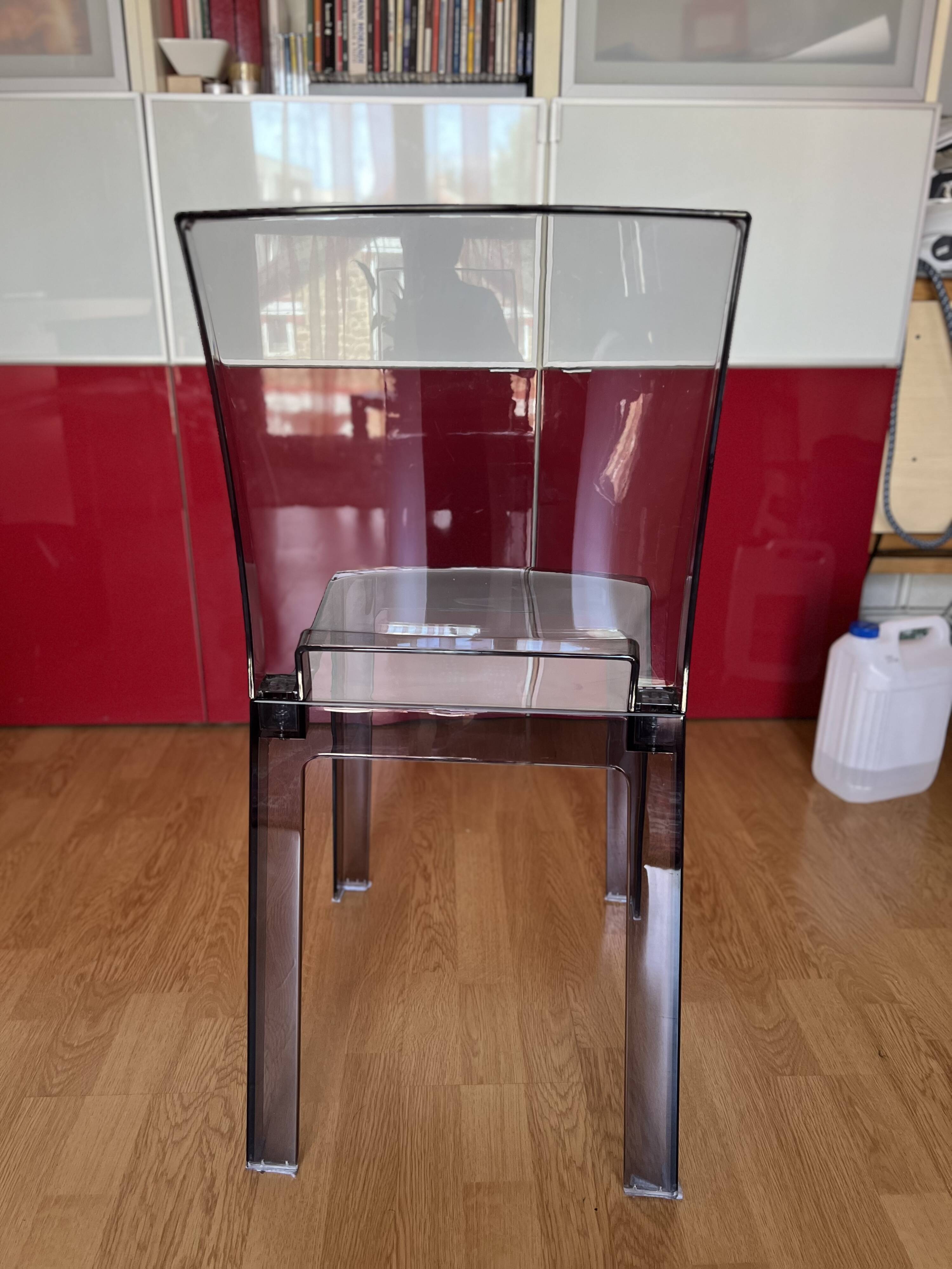 Set of 4 polycarbonate chairs