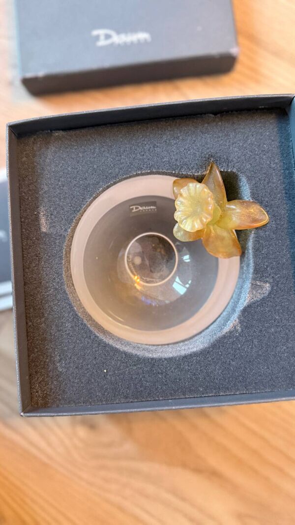 Coupe Daum France en cristal sculpté – Décor floral en pâte de cristal