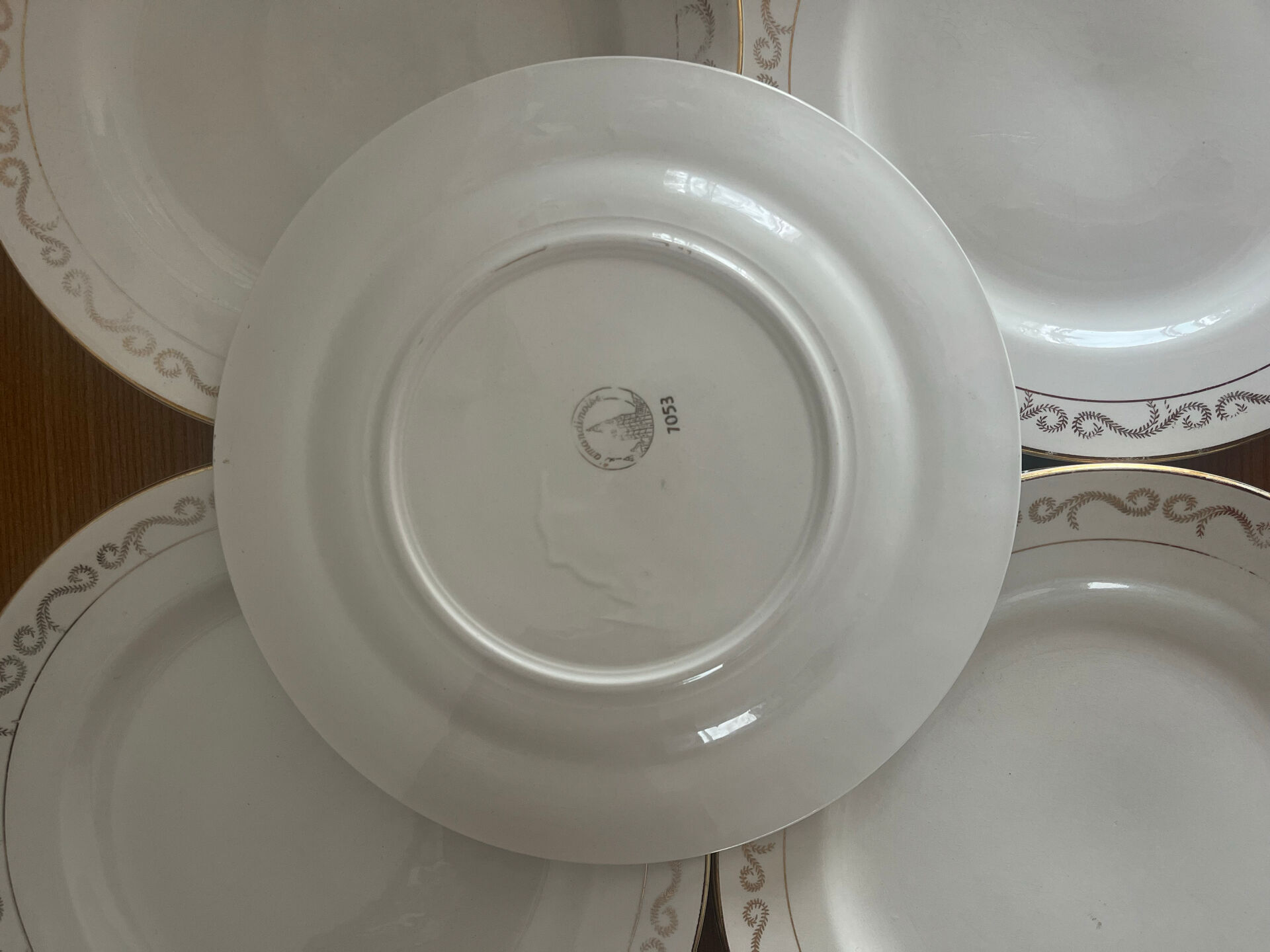 8 flat plates L’Amandinoise French earthenware 1940s/50s