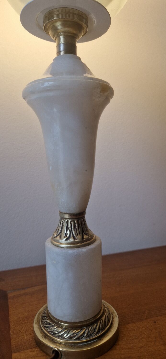 Neo-Empire style table lamp in alabaster and brass - V-shaped tulip shade