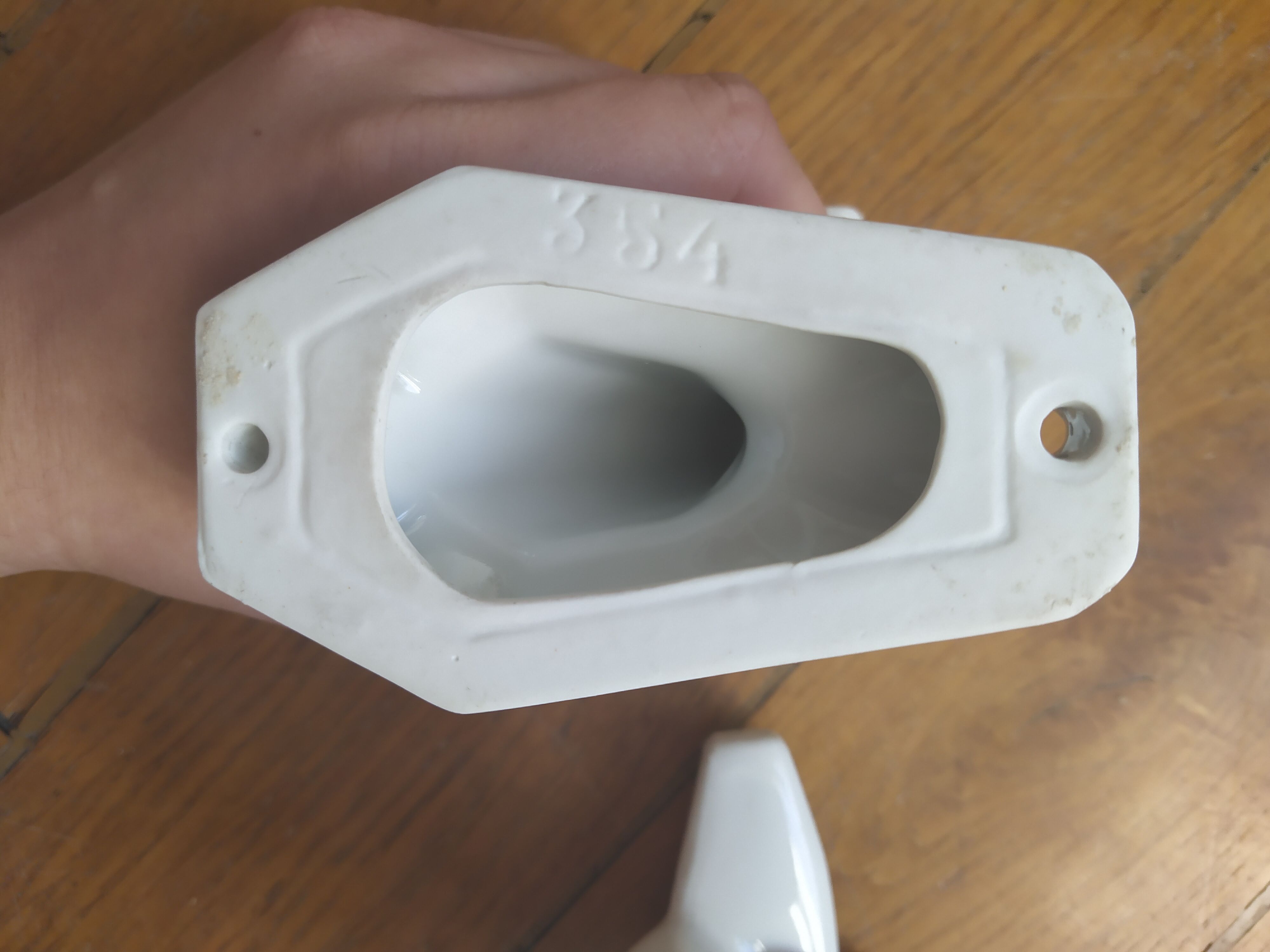 Patères en porcelaine