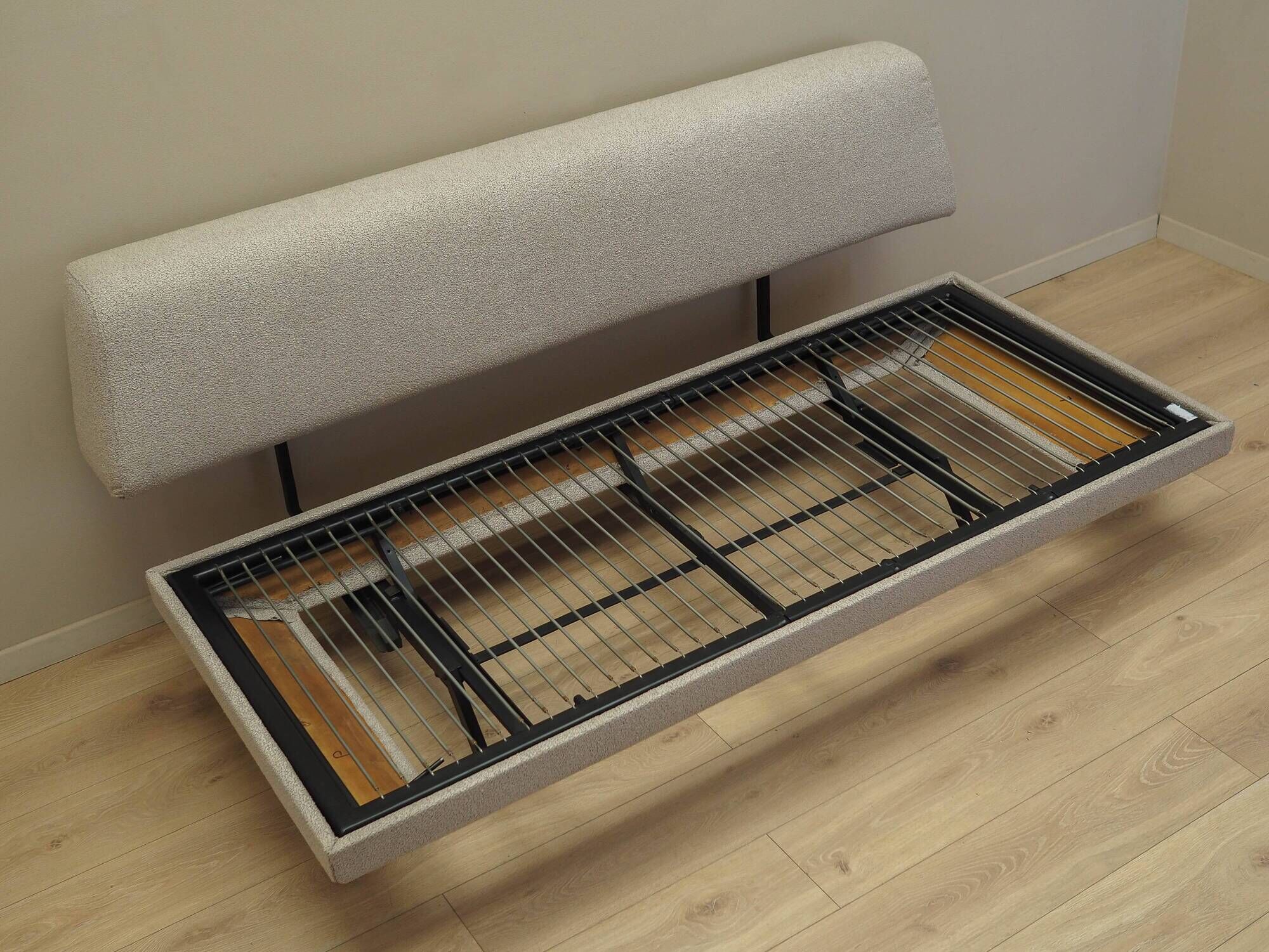 Daybed sofa, Italian design, 1970s, manufactured: Italy