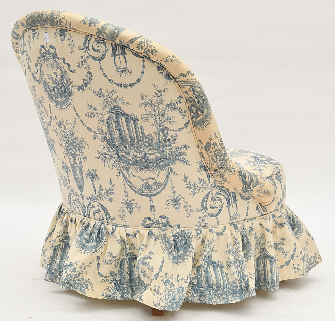 Toad armchair and its ottoman