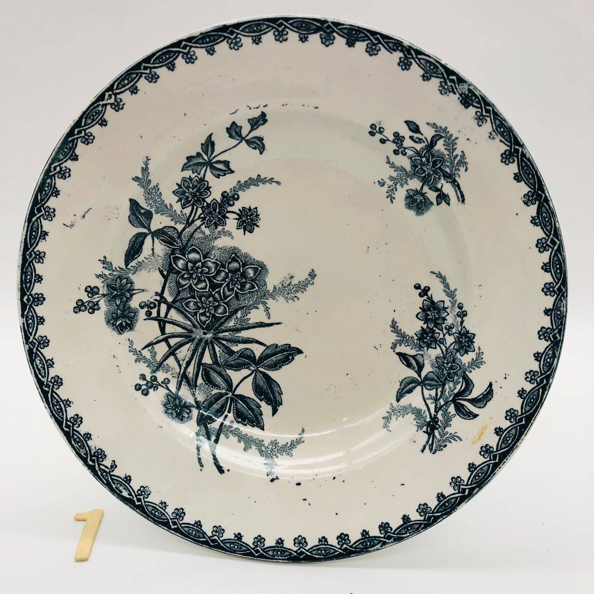 4 deep plates "St-Amandinoise" Model "Margot"