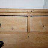 English chest of drawers from the late 19th century