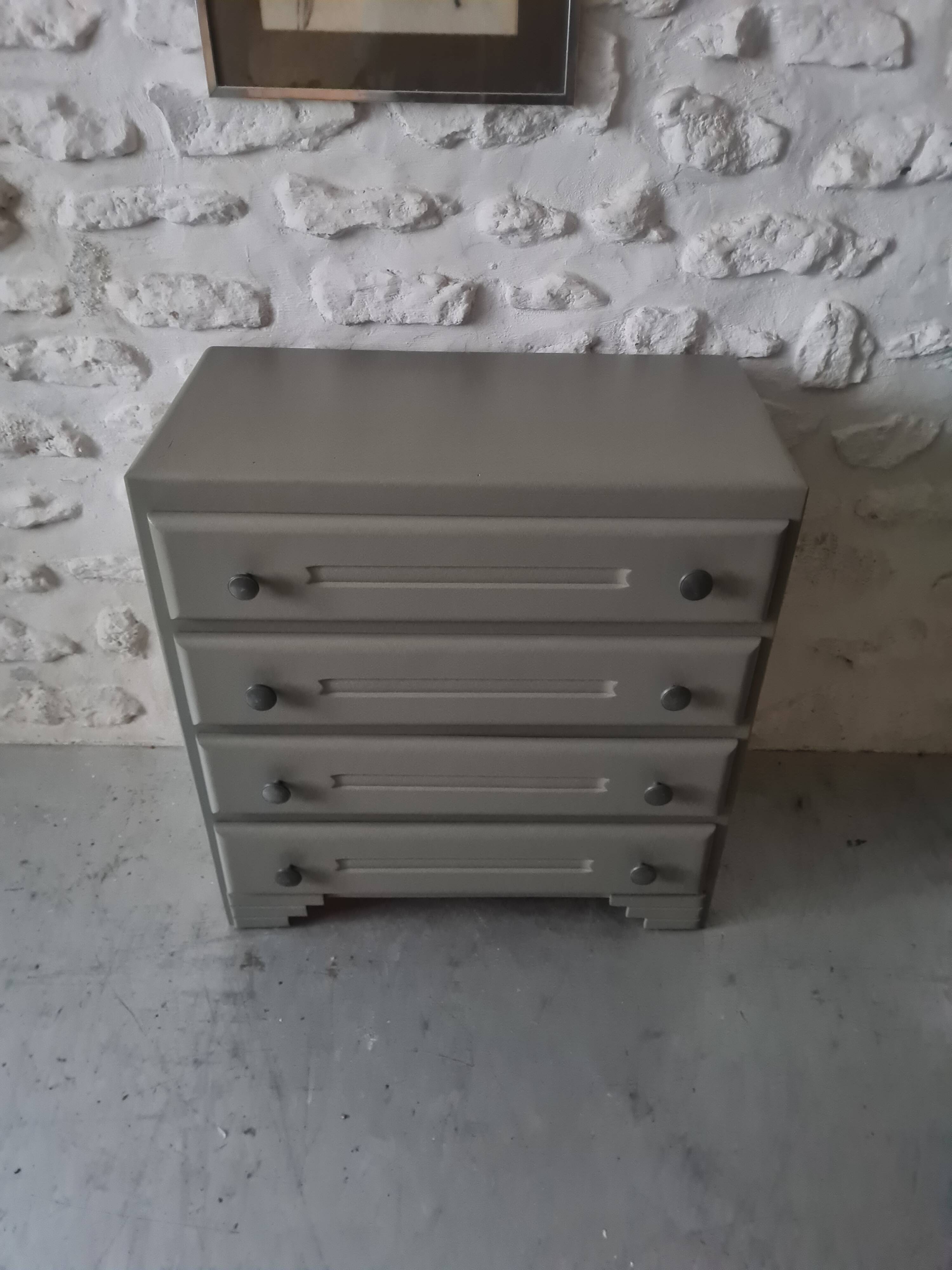 Small vintage chest of drawers