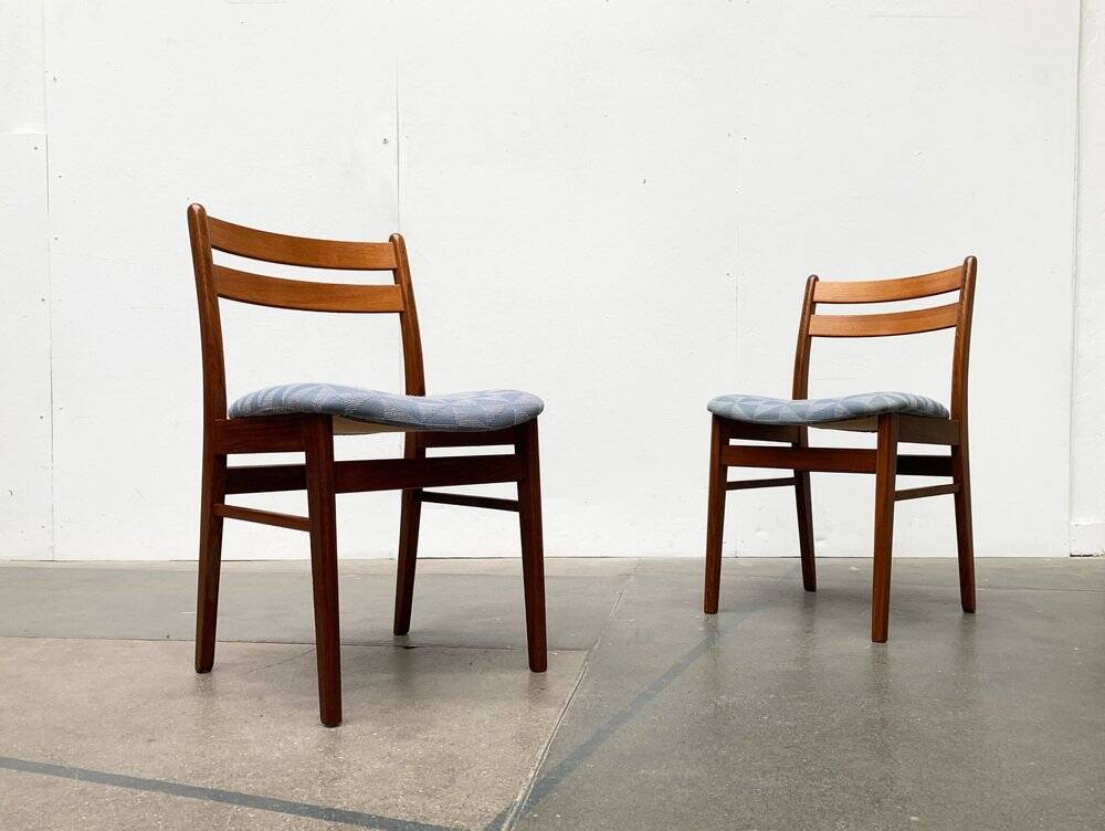 Set of chairs with a minimalist pattern, 1960s