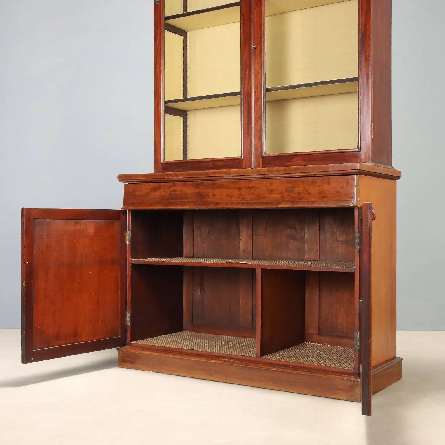 Louis-Philippe antique mahogany buffet, United Kingdom, 19th century.