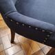 fauteuil capitonné velours noir design