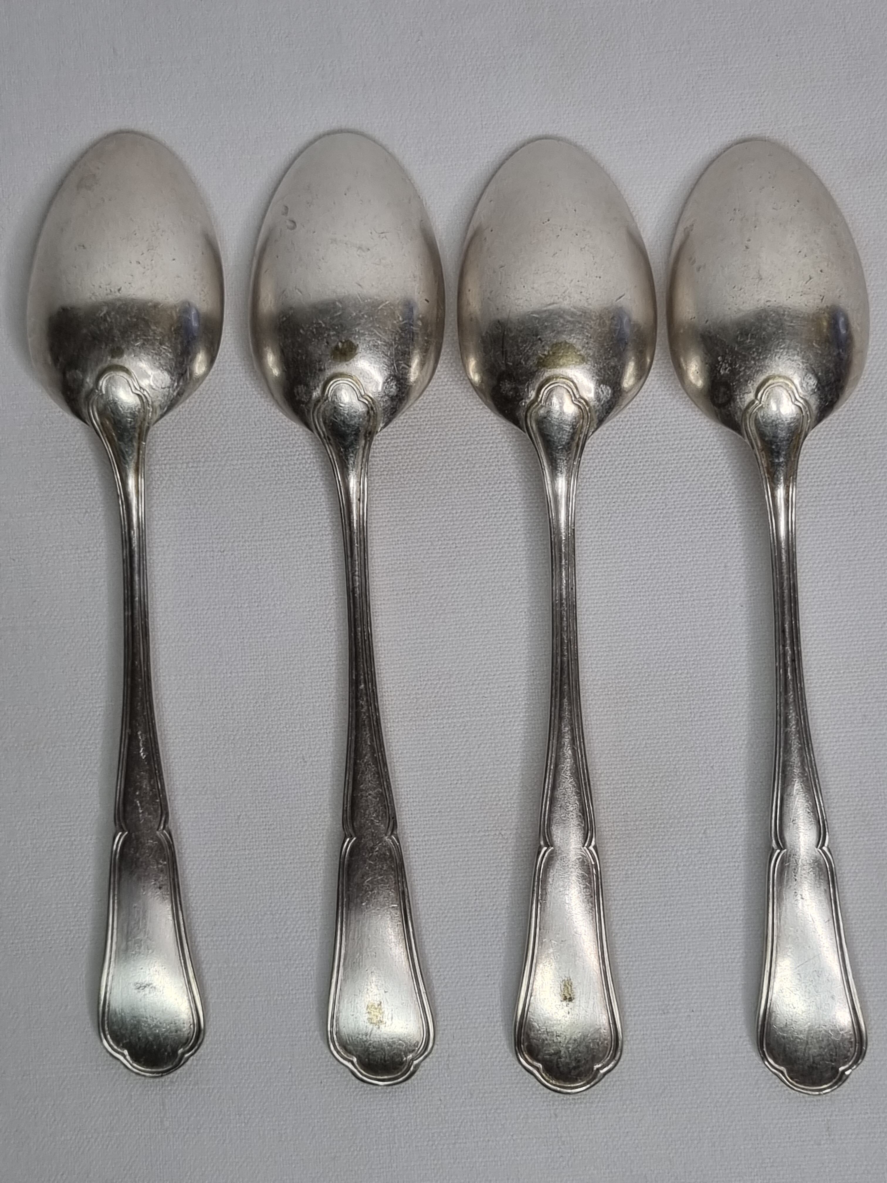 Set of 4 silver metal spoons, 14.5 cm