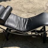 Le Corbusier LC4 Meridian in black leather